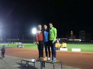 Juan Carlos Mosquera a la derecha 3º en el 1500